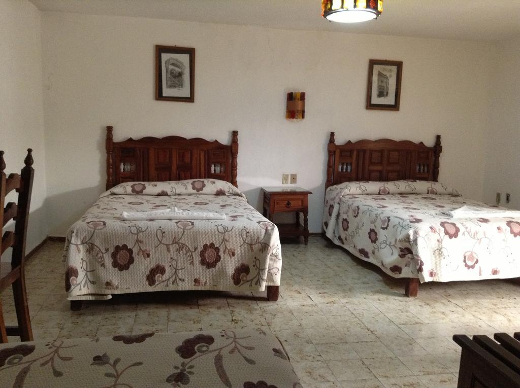 Hotel Atilanos Morelia Room photo